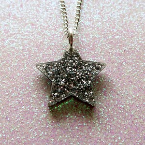 Collar de encanto de estrella de brillo de plata / acrílico de corte láser
