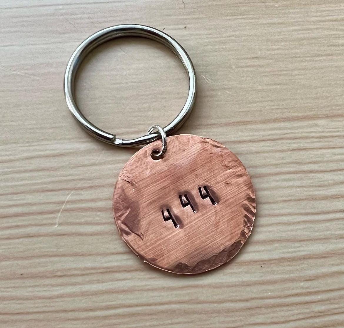 Porte-clés : chiffre ou mot porte-bonheur - Etsy France