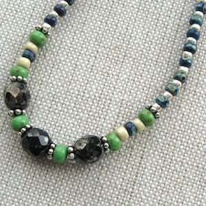 Navy and Lime Green Glass Bead Necklace with Adjustable Length, Czech Glass and Seed Bead Necklace, Layering Necklace For Women