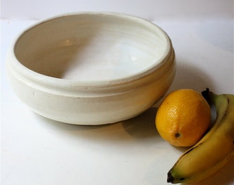 Creamy Stoneware Bowl Multipurpose for Serving and Baking