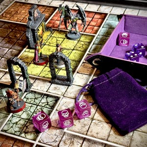 Transparentes Würfelset - für Einsatz mit HeroQuest - Kampf & Bewegung (Transparent), mit Tasche