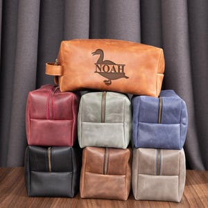 Christmas Hunter Toiletry Bag Gift Leather Hunting Gift for Dad Husband Son Zippered Travel Organizer for Men Bathroom Essential Outdoorsman