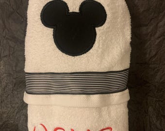 Mickey Mouse applique Hooded Bath Towel - sizes NB-3 and 4+/ bath, pool, beach - personalized