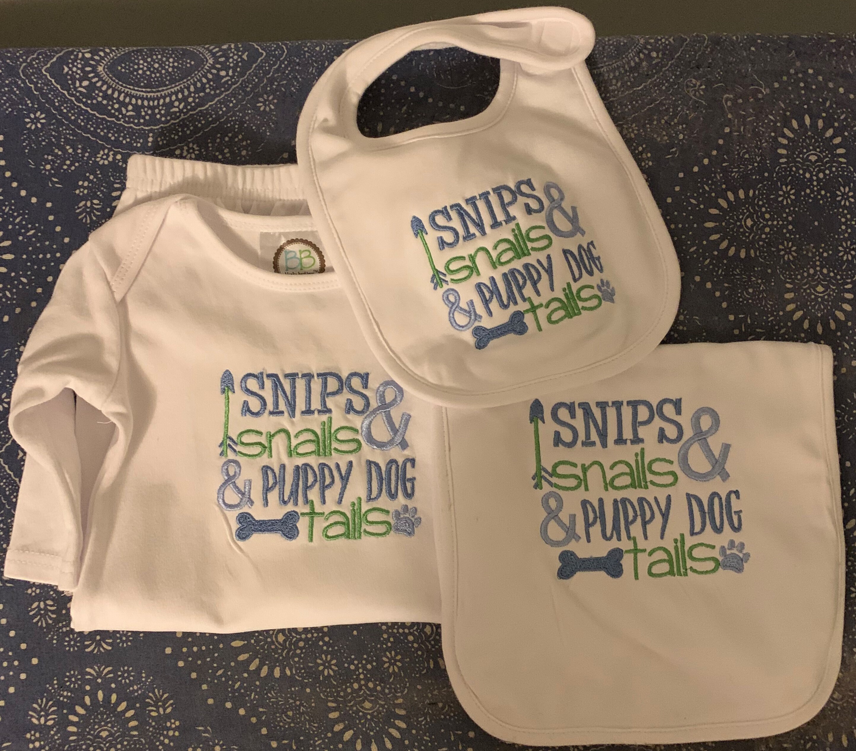 Snail Print Baby Essentials Set – 4-Piece (Shirt, Shorts, Cap & Bib)