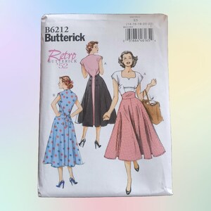 Puede incluir: Un patrón de costura para un vestido retro con falda completa. El patrón es de Butterick y es el número B6212. El patrón muestra dos estilos diferentes de vestidos, uno con estampado de lunares y otro con estampado de cuadros.
