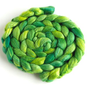 Amerikanische Merino / Kultseide Kammzug (Top) - handbemalte Spinn- oder Filzfaser, grünes Herz