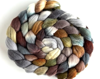 Rambouillet ullhandspinners roving - handmålad färgställning, småsten och jord