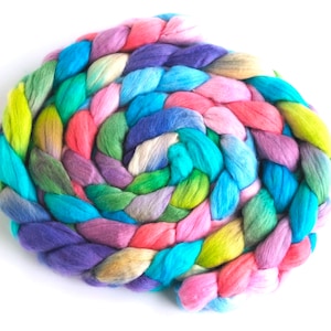 Merinowolle, handgesponnener Kammzug, handgefärbt, handbemalt, Candy Lamb