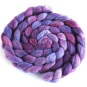 Amerikanische Merino / Kultseide Kammzug (Top) - handbemalte Spinn- oder Filzfaser, Heart's Violet