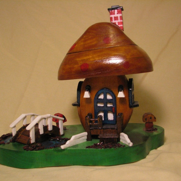 Poplar Mushroom House Box with Bridge