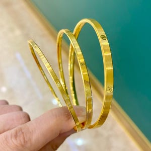 Brede armband van 2 mm, 3 mm en 4 mm: 24 kt puur goud, stapelarmband voor dames.
