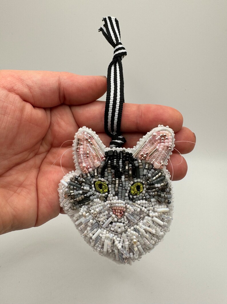 Custom made: YOUR cats portrait memorialized in a holiday ornament or brooch/pin or pendant image 4