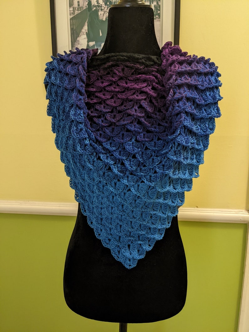 Dragon scale shawl pattern