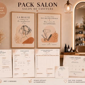 Peut inclure: Un ensemble de papeterie pour salon de coiffure comprenant deux affiches encadrées avec des dessins au trait, une fiche de consentement, une fiche client, un planning hebdomadaire, une carte de fidélité et une carte de rendez-vous.