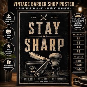 Puede incluir: Un póster rectangular negro con el texto STAY SHARP en letras beige grandes y desgastadas. Debajo del texto hay una navaja de afeitar, una brocha y un cuenco. El texto inferior dice LOOK GOOD FEEL GOOD BE CONFIDENT EST. 2026.