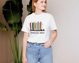 Camiseta unisex Bookworm, camiseta para amantes de la lectura, regalo de biblioteca, camiseta Give Me Books, ropa literaria, atuendo de bibliotecario, regalo divertido para hija adolescente