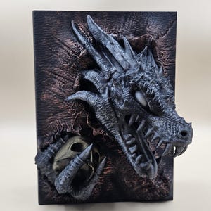 Drachenbuch Aufbewahrungsbox - Metallic Wax Finish - Stash Box D & D Würfelkartenbox (3D gedruckt)