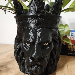 Majestic lion Flower Pot 3d printed home decor (with withe eyes)