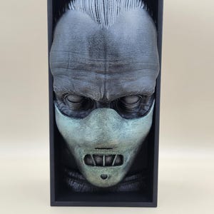 Hannibal Lecter Book Nook – Hand Painted 3D Printed Bookshelf Gift Fantasy Reader Monster