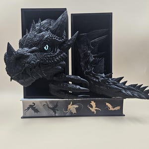 3D Gedruckte Drachen Bücherecke: Schwarze Fantasy Bücherregal Dekor mit anpassbarer Augenfarbe