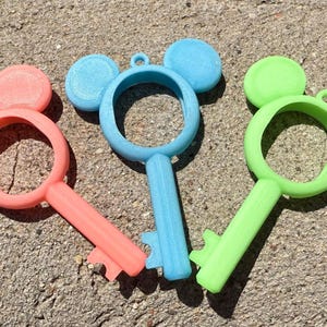 Glow in the Dark Key, PLA, Magicband+ holder, puck holder, magicband+ skin, Toon Key, Magic Hugger