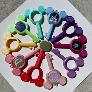 Iridescent, Magic Hugger Key, PLA, Magicband+ holder, puck holder, magicband+ skin, Toon Key, Magic Hugger, Toon Key, multiple colors