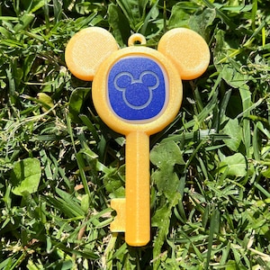 Solar Flare Iridescent Key , Magic Hugger Key, PLA, Magicband+ holder, Puck holder, Magicband+ skin, Toon Key, Magic Hugger