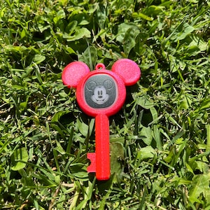Red Iridescent Key, Magic Hugger Key, PLA, Magicband+ holder, puck holder, magicband+ skin, Toon Key, Magic Hugger
