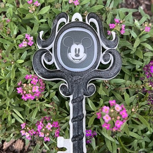 Black Mansion Key, Magic Hugger, TPU, Magicband+ holder, glows in the dark, puck holder, magicband+ skin