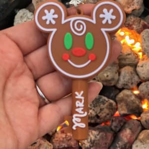 Personalized Gingerbread Key, PLA, Magicband+ holder, Brown, puck holder, magicband+ skin, Christmas cookie, Magic Hugger