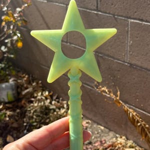 Green/Yellow Color Shifting Glow in the Dark, Star Wand, princess wand, PLA, Magicband+ holder, puck holder, magicband+ skin, Magic Hugger