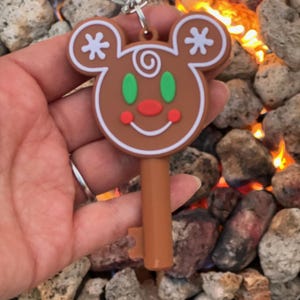 Gingerbread Key, PLA, Magicband+ holder, Brown w/green, white and red details, puck holder,magicband+ skin, Christmas cookie, Magic Hugger