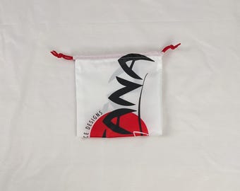 Grote tas met katana-parachutelogo en rode trekkoorden
