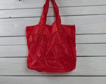Geüpcycled rode draagtas met parachuteschuiver