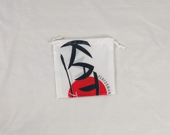 Kleine tas met katana-logolabel en witte trekkoorden