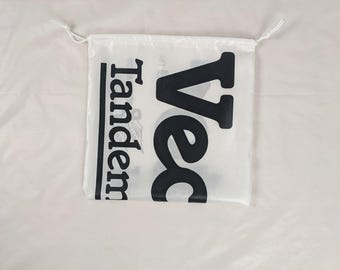 Tas met trekkoord met vectorlogo
