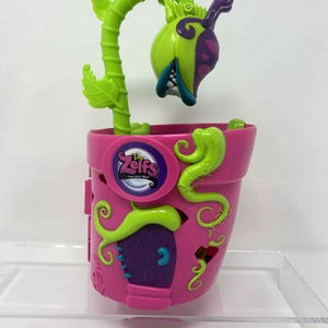 Hus i kruka med köttätande växt för Zelfs älgfigurer (borttagen)