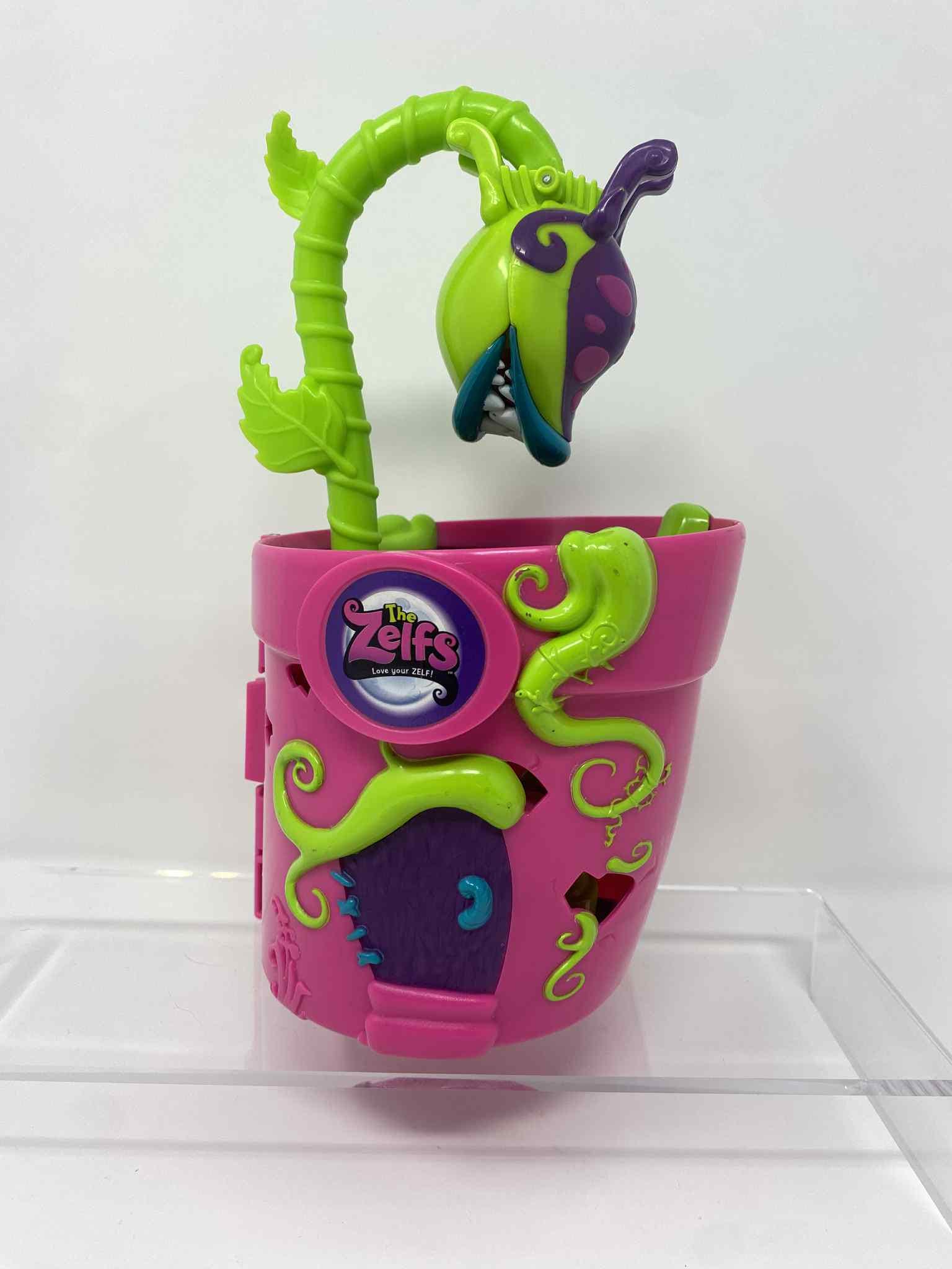 House in a Pot With Carnivorous Plant for Zelfs Moose Figurines
