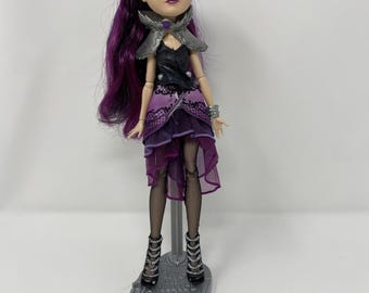 Muñeca Reina Cuervo del Primer Capítulo de Ever After High 2012 Mattel