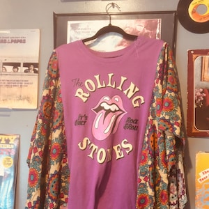 Koszulka zespołu Rolling Stones z recyklingu, zamieniona w ponczo