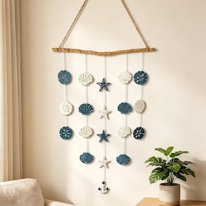 Adorno de pared bohemio costero de madera flotante con conchas, decoración de pared de macramé playera, acento náutico escandinavo para el hogar, regalo de inauguración de casa