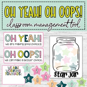 Może przedstawiać: Narzędzie do zarządzania klasą z dwoma tablicami, na których napisano: „Oh Yeah! Podejmujemy dobre decyzje!” i „Oh Oops! Możemy podjąć lepszą decyzję!”. Jest słoik z gwiazdami i tabela z liczbami od 1 do 10. Tabela mówi: „Pracujemy nad...”.