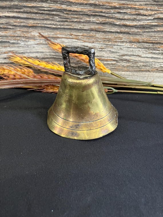 ヴィンテージ真鍮家畜ベル：素朴なホームデコレーション、ディナーベル