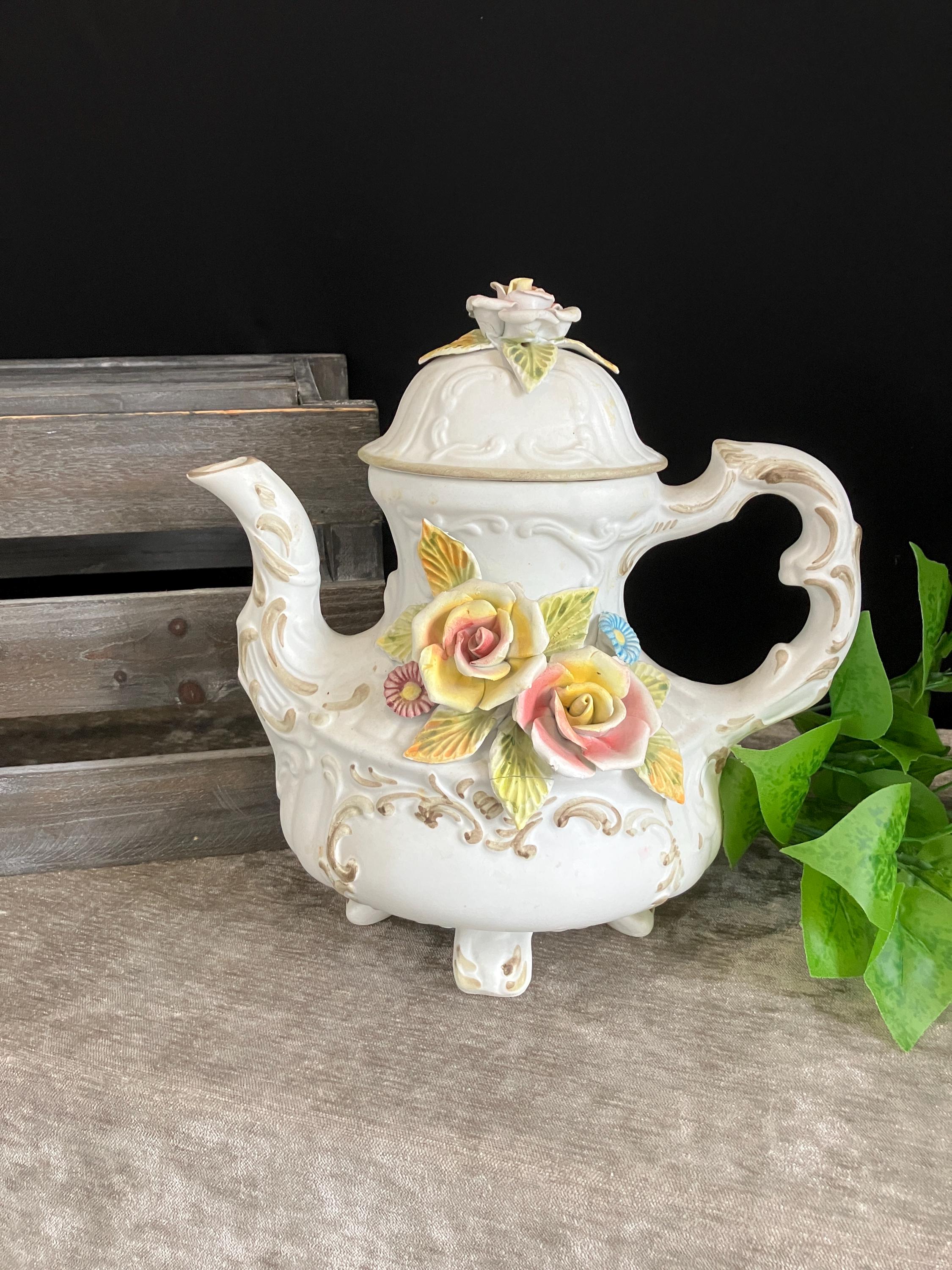 カポディモンテ陶器製水差し：イタリア製アンティーク花柄ピッチャー