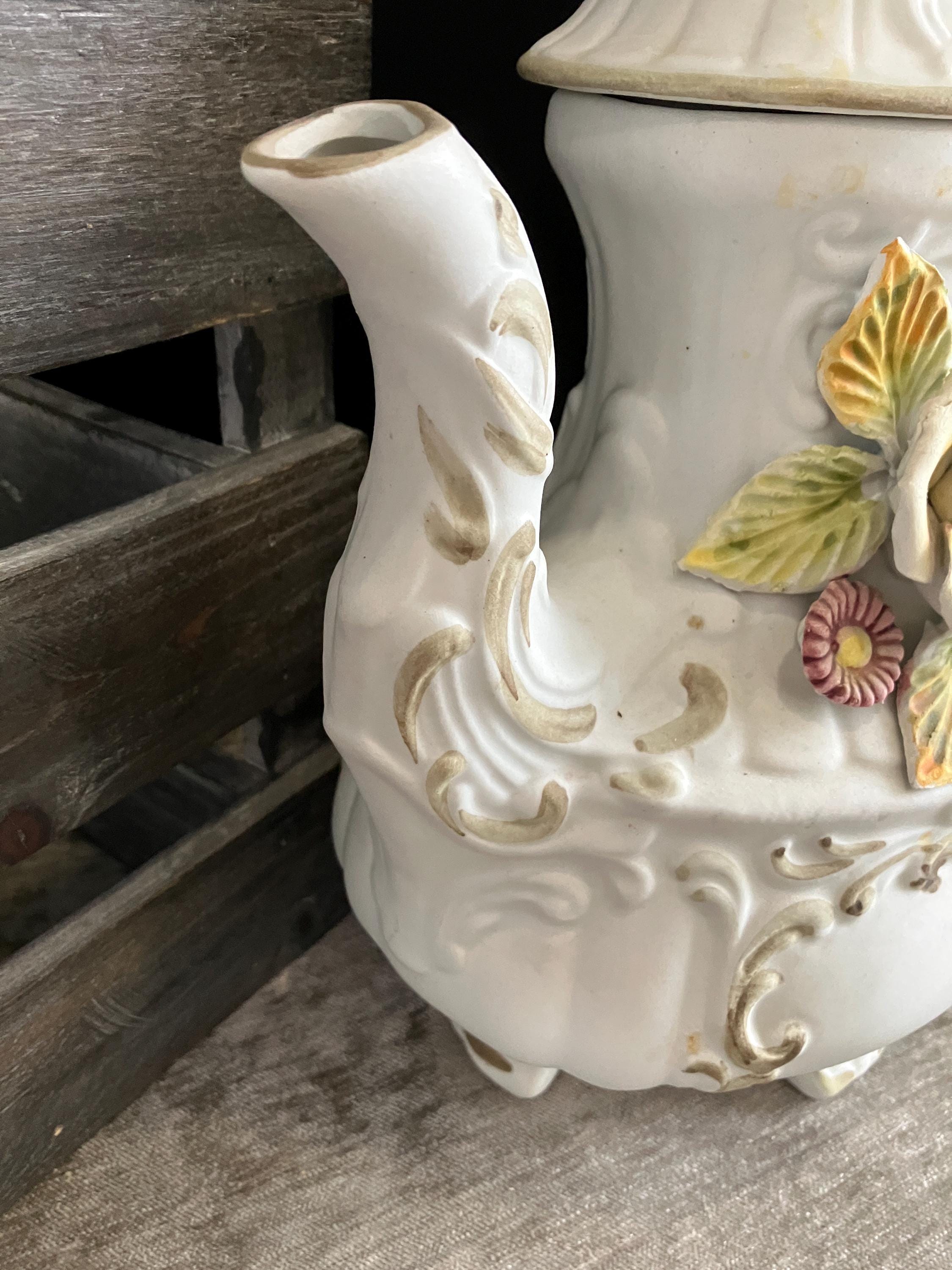 カポディモンテ陶器製水差し：イタリア製アンティーク花柄ピッチャー