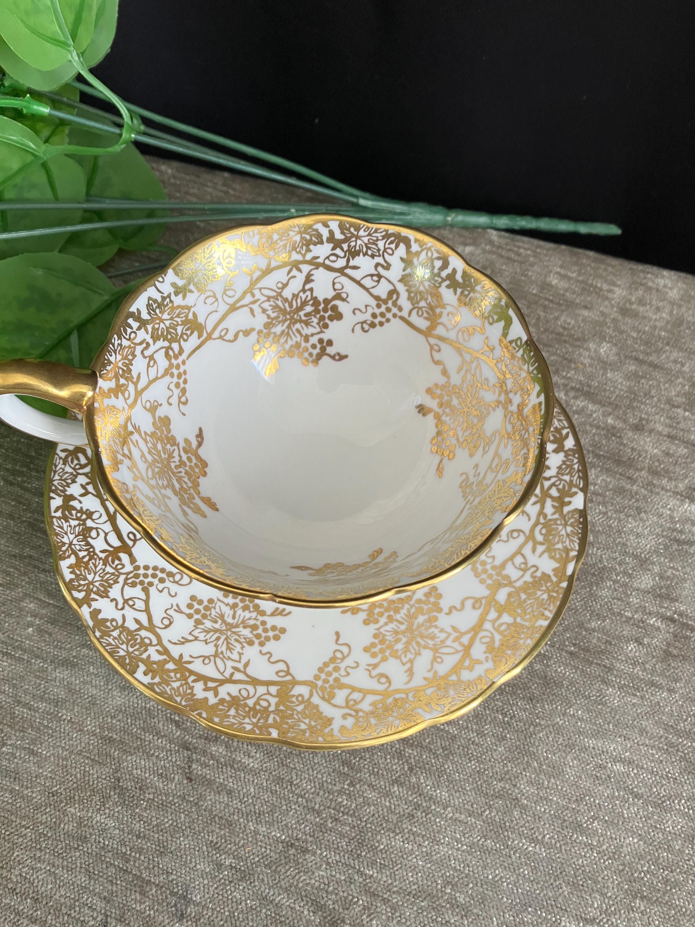 ロイヤルスタッフォードシャーグレープティーカップ＆ソーサーセット