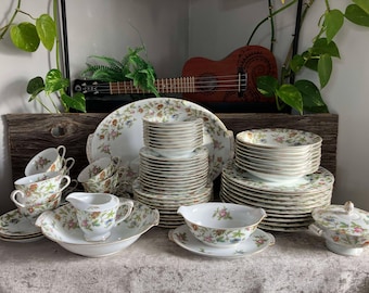 Wedgwood Wild Strawberry Tea and Pastry Service for 8 Place