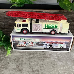 Feuerwehrauto von Hess mit original Karton. Hess Spardose. Sparschwein. 1980er Jahre.
