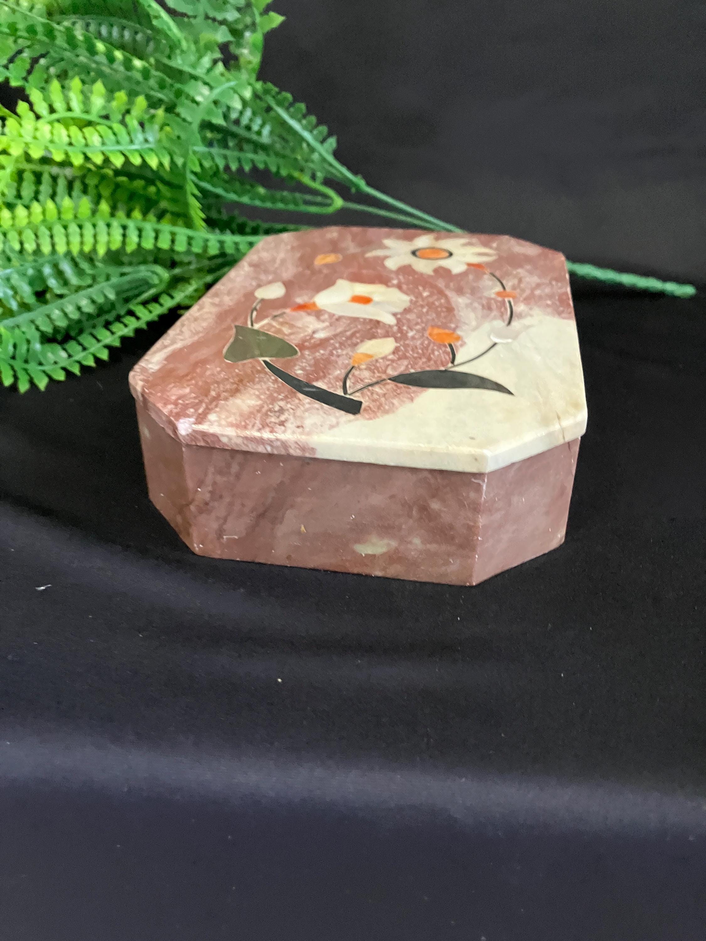 ヴィンテージソープストーン小物入れ：花柄デザイン - Etsy 日本