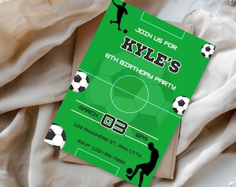Sjabloon voetbalverjaardagsuitnodiging | 8e verjaardagsfeestje | Bewerkbaar canvasontwerp van 5 x 7 inch | Kinderuitnodiging met sportthema | Direct downloaden
